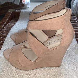 LIKE NEW Tan Wedges